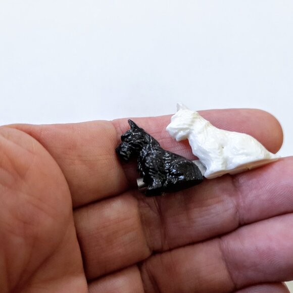 Vintage Scottie Dogs Brooch Black & White Plastic Pin Made in Britain - Picture 7 of 9